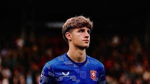 破防了！张本智和比手势，现场球迷给港队加油，日本队压力大